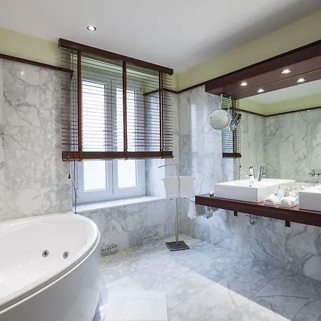 호텔 Grand Des Bains 4*