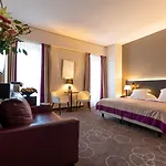 Grand Des Bains מלון 4*