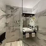 Grand Des Bains מלון 4*