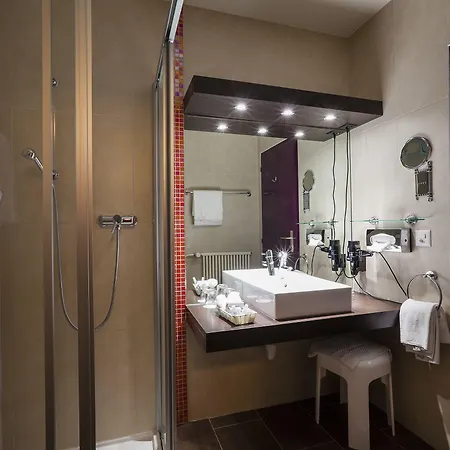 Grand Des Bains מלון 4*