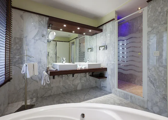 Grand Des Bains 4* لافي لو - بان